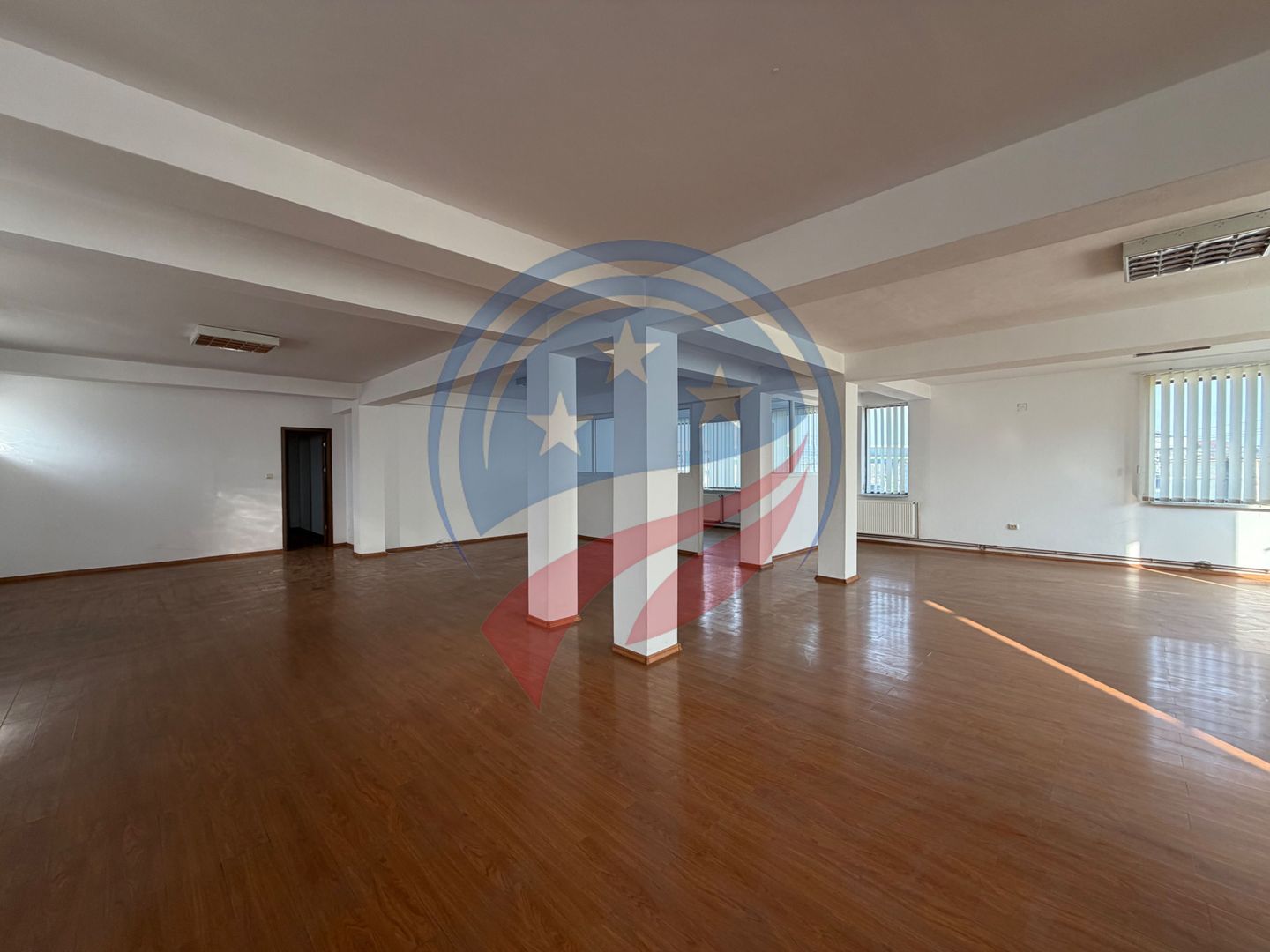 SPATIU BIROURI , COMERCIAL, CLINICA 700MP CU PARCARE - Poză 1