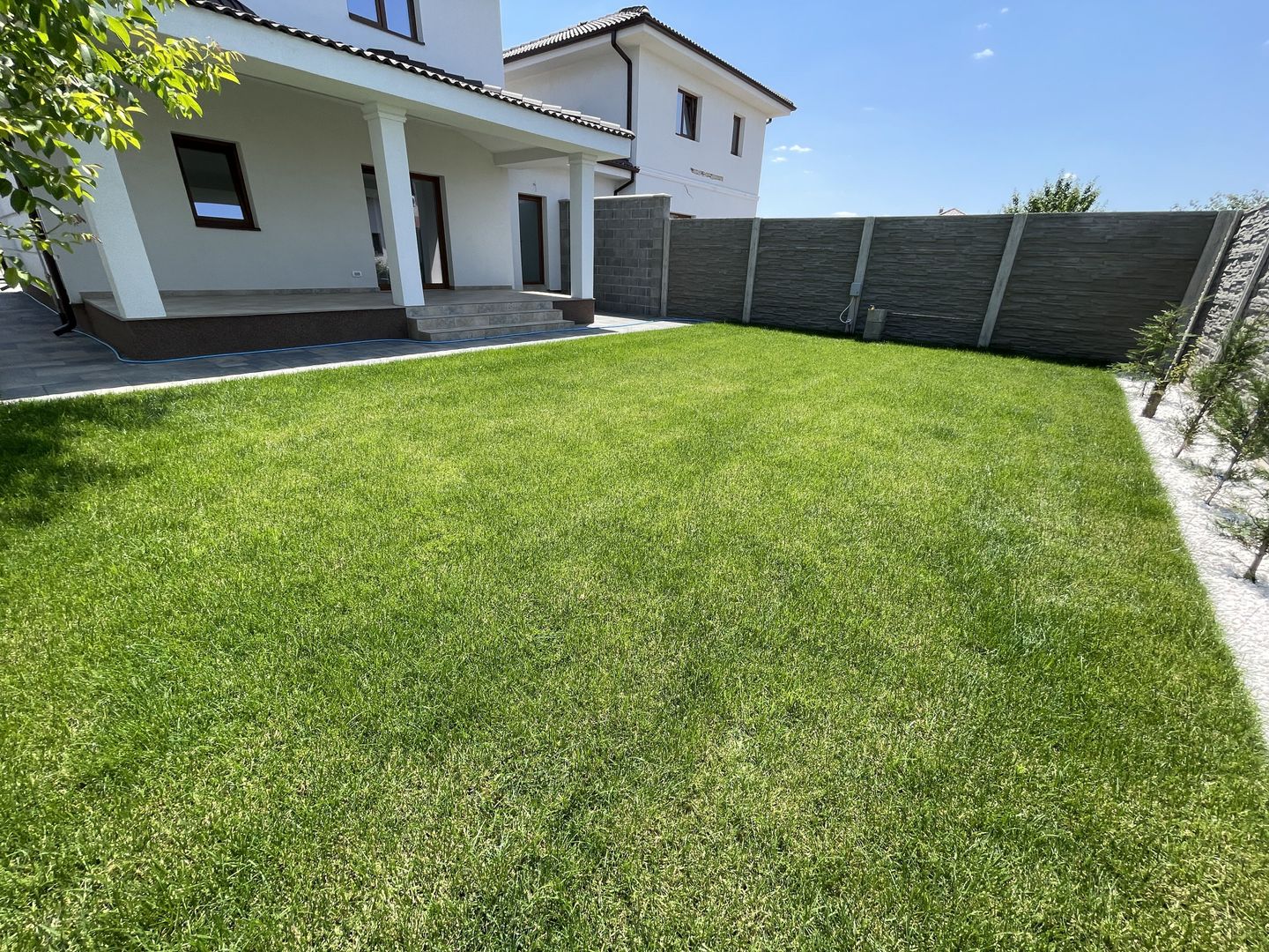 Duplex despartit prin spatiu tehnic - Poză 1