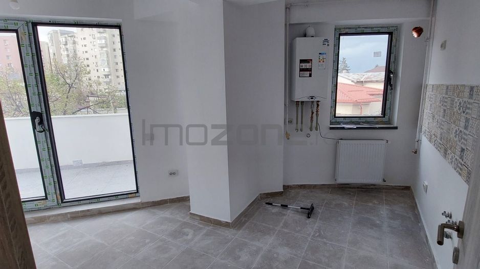 Crangasi/ 2 Camere/ Zona De Case/ 80 MP/ Parter Inalt/ Baie Cu Geam/ Balcon 18MP - Poză 13