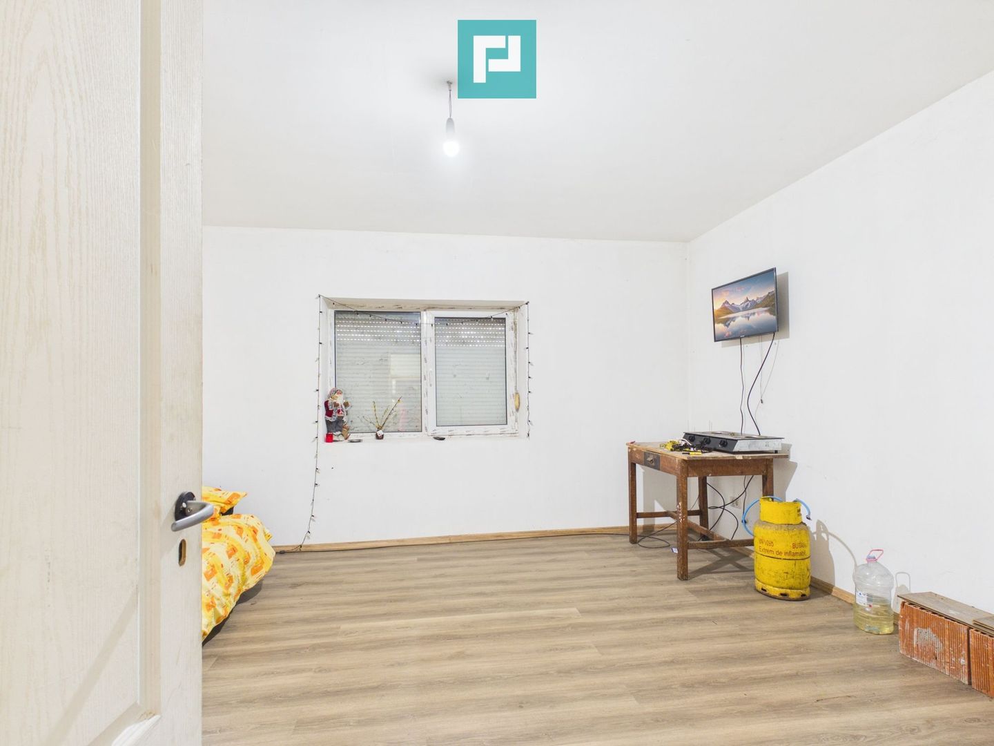 CASĂ ÎN ZERIND PE PRINCIPALĂ CU TEREN DE 1440 MP - Poză 4