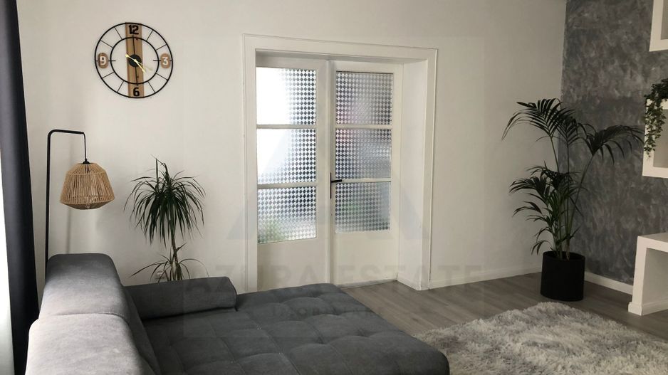 Casa renovata 250 mp utili si teren 935 mp in zona centrala Cisnadie - Poză 2