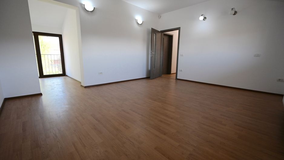 Casă / Vilă cu 4 camere de închiriat în zona Aradului - Poză 7