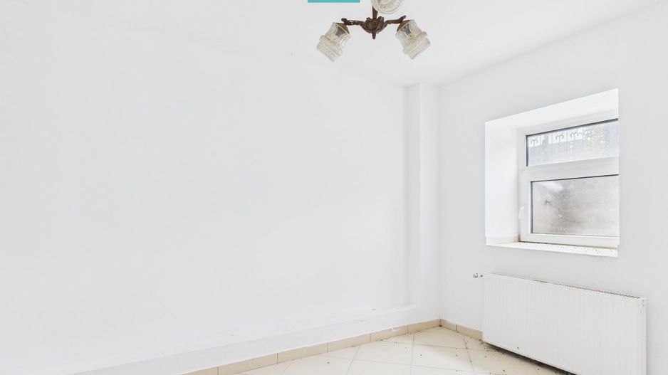 Vilă cu 5 camere pentru investiții în Dumbrăvița - Poză 20