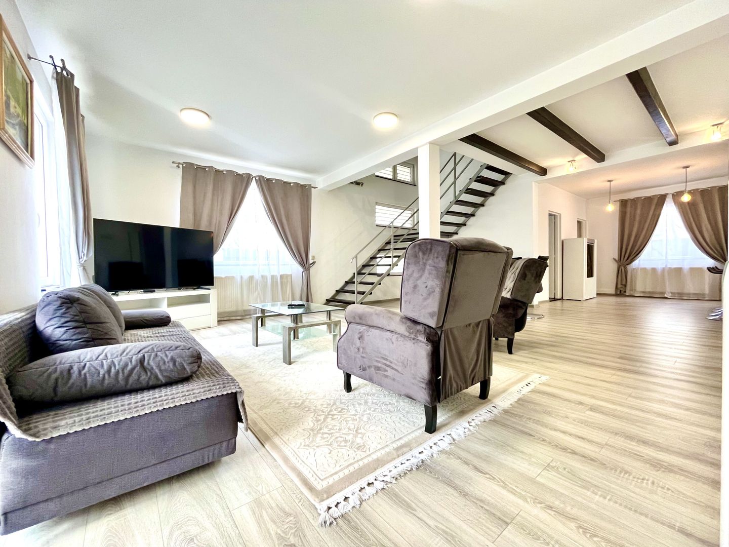 Casă luminoasă cu curte și garaj, perfectă pentru familie | Braytim - Poză 3