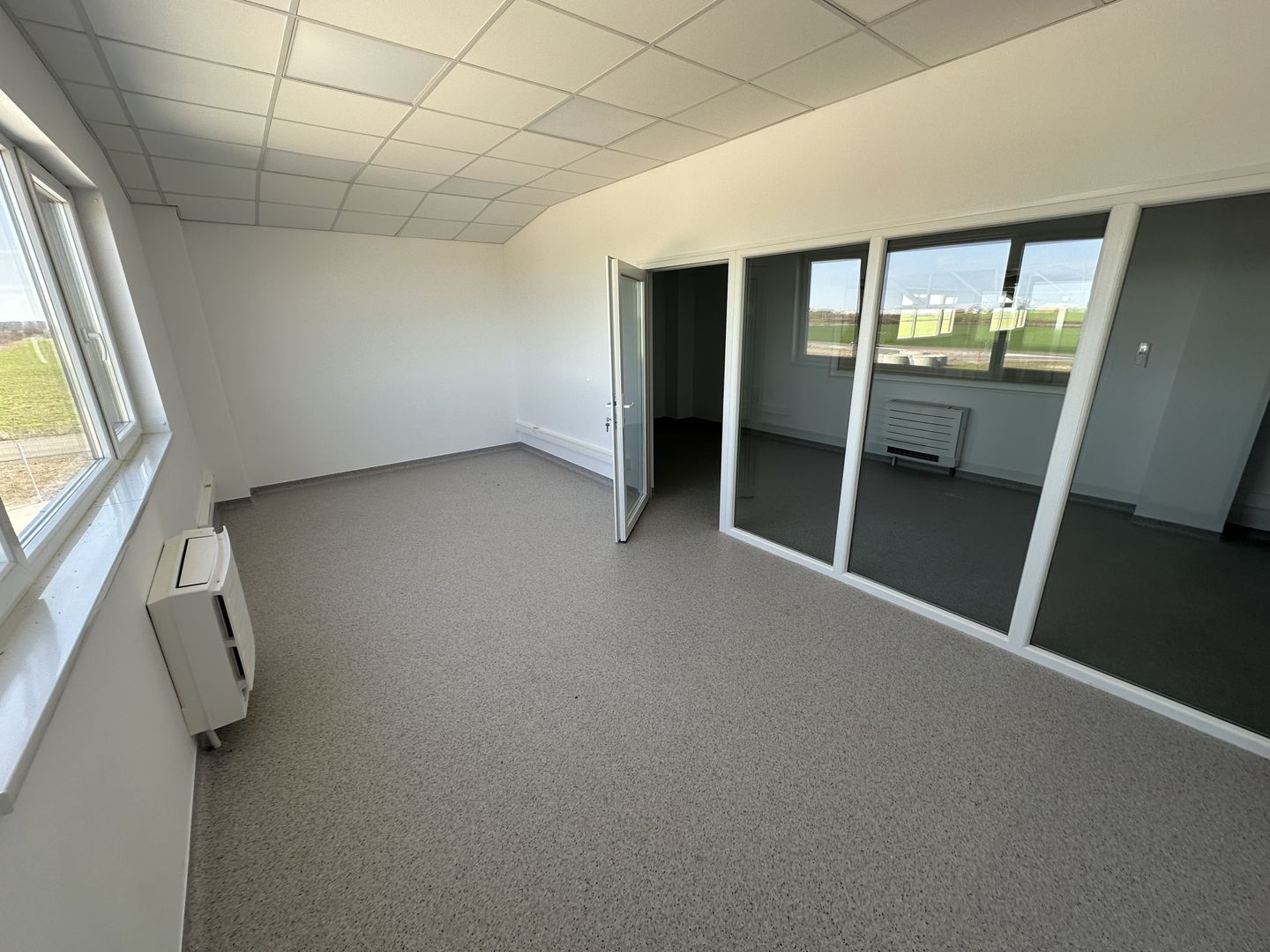 Hala depozitare cu birouri zona de N - Poză 20