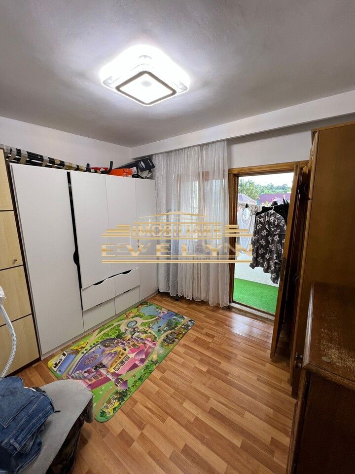 De vanzare apartament 4 camere, etaj 2, Str. Calea Nationala ( Farmacia Husac ) - Poză 5