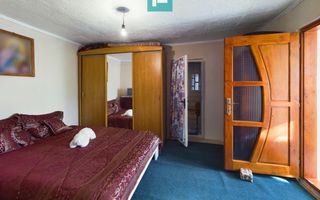 Casă cu front stradal generos Șeitin, județul Arad - Poză 5