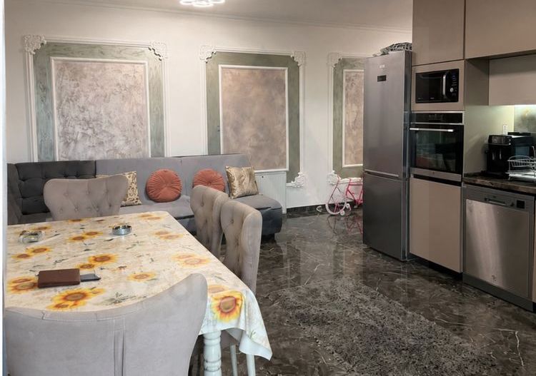 Apartament 3 camere  Curte proprie  Complet mobilat și utilat - Poză 3