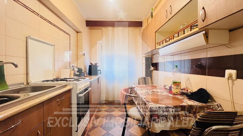 Apartament 2 camere, decomandat, etaj intermediar - Poză 4