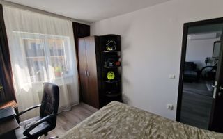 Apartament 3 camere , 2 băi 2 balcoane, Etaj 2, Cartier Turnisor - Poză 4