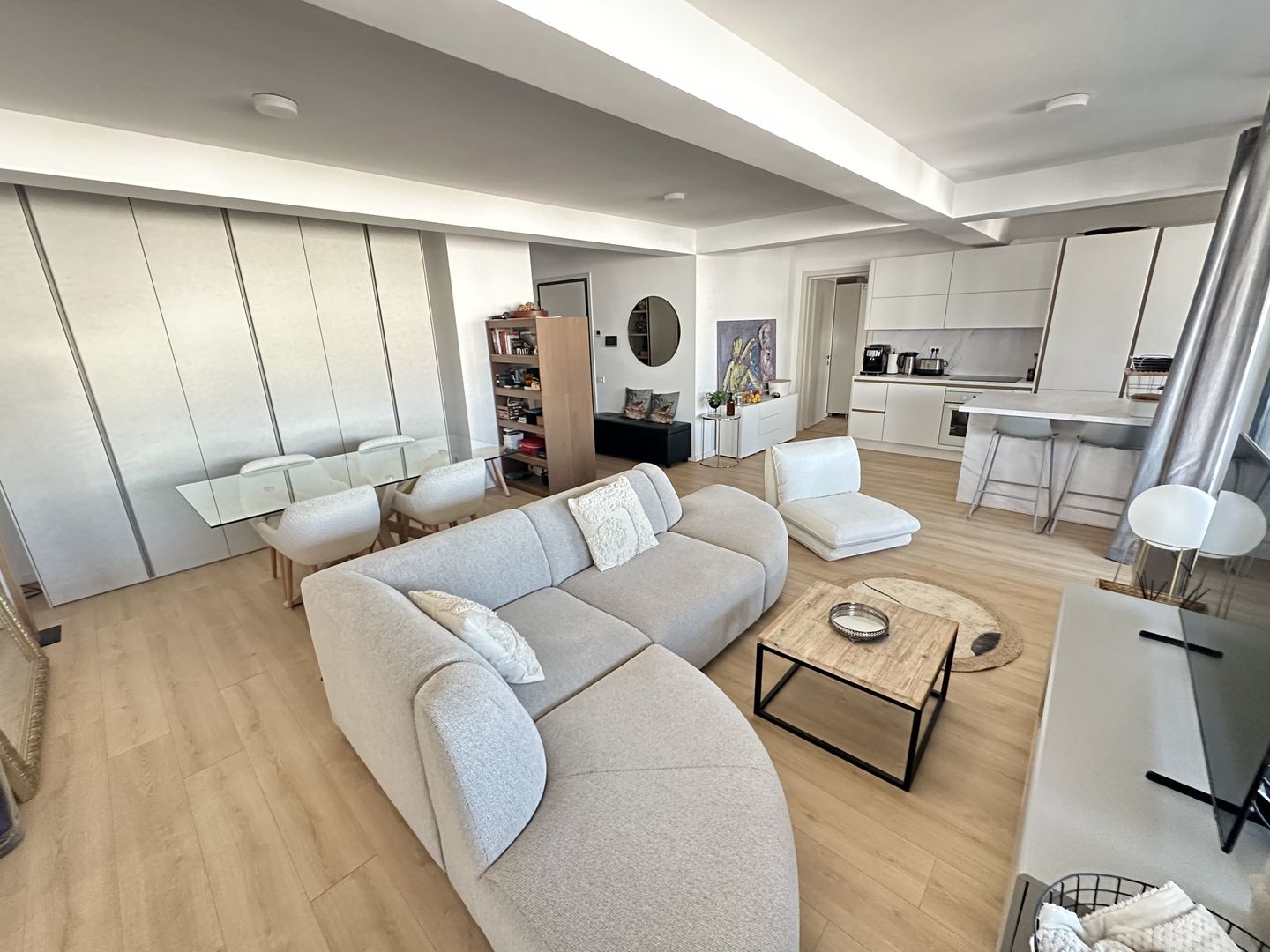 Lux și confort pe Iancu Nicolae Apartament cu 4 camere - Poză 1