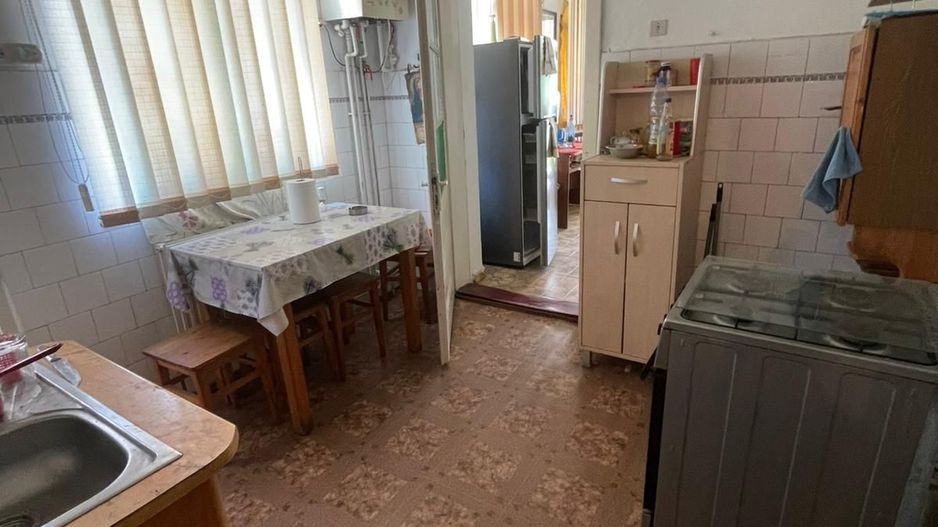 Casa ,curte și gradina.Teren cu 2700 mp. - Poză 3