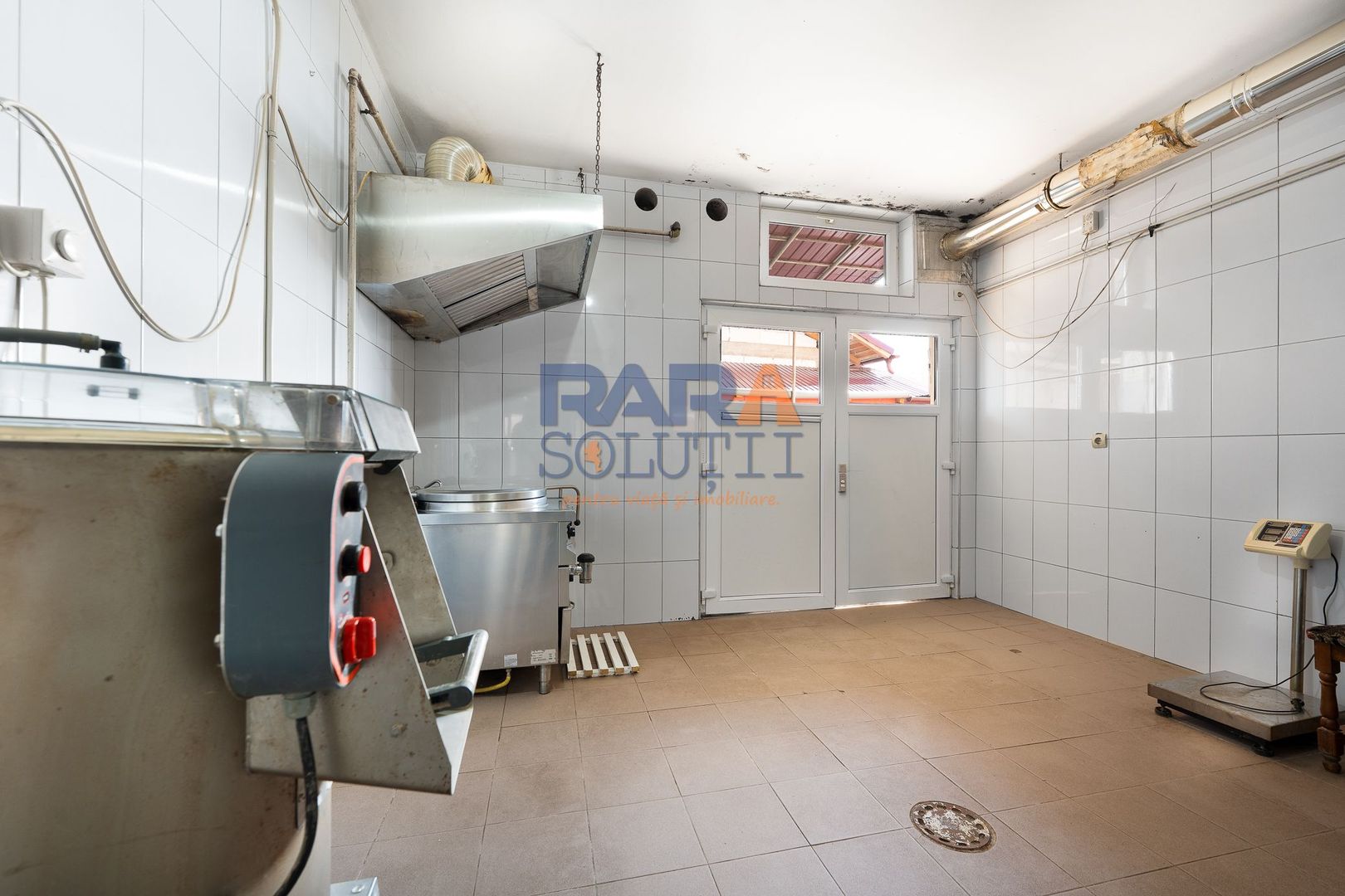 Spațiu de producție cu dotări complete: brutărie, patiserie și magazin - Poză 13