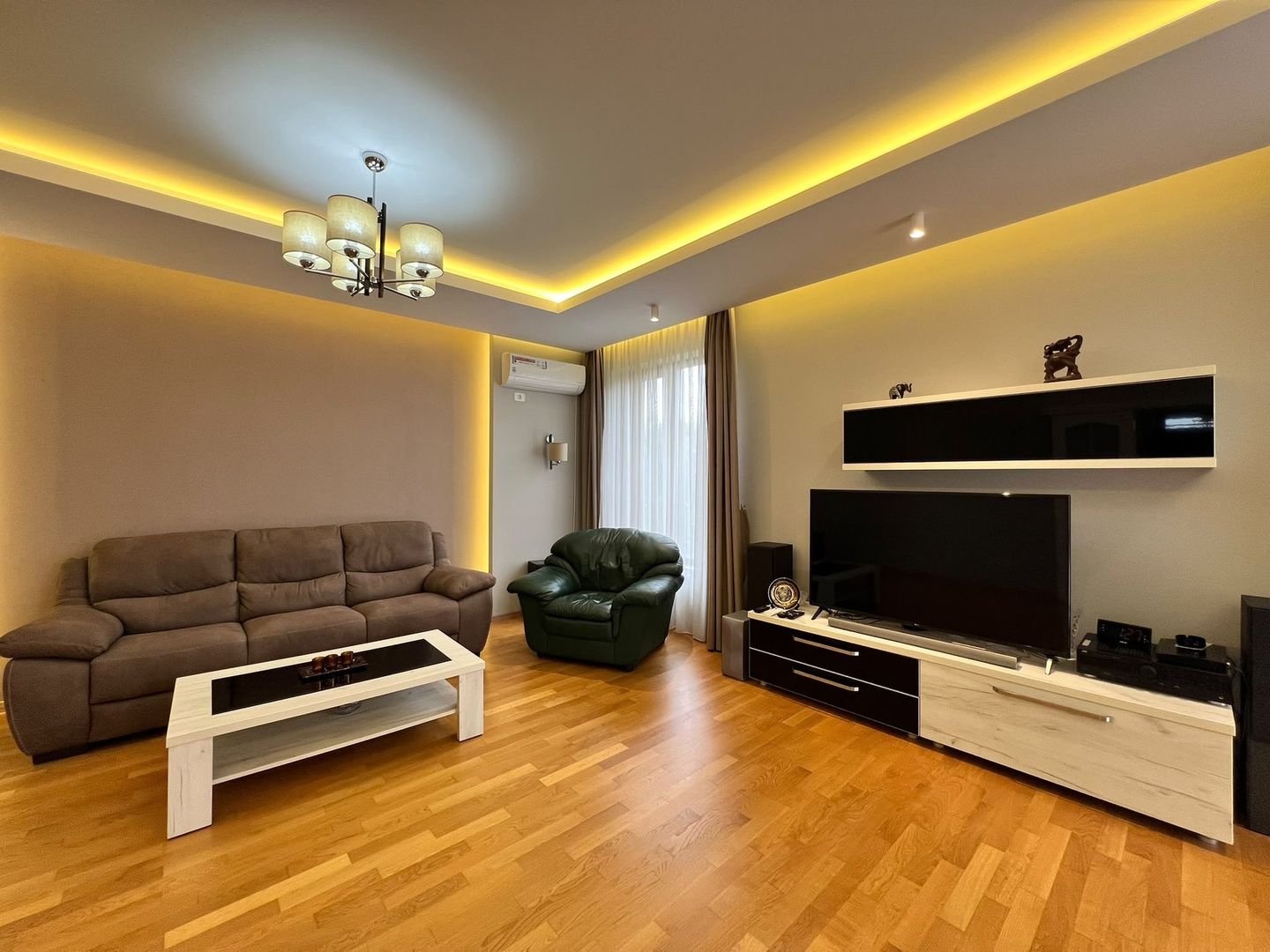 MOGOȘOAIA – VILĂ CU 4 CAMERE, TEREN 971 MP, CURTE ȘI GRĂDINĂ! - Poză 6