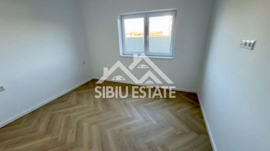 Apartament 3 Camere, et.1, 2 Băi și Balcon - Poză 3