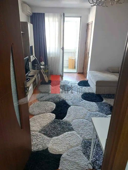 Gars. 31 mp, et 9/10, bloc reabilitat, instalații refăcute, mobilată și utilată - Poză 5