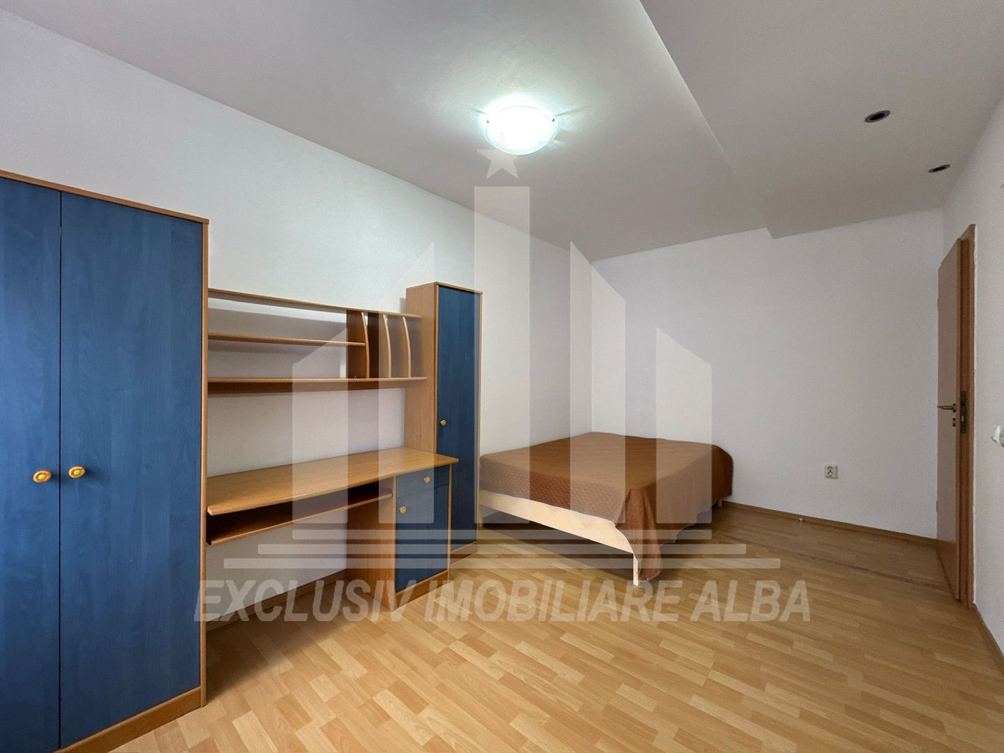 Apartment cu 3 camere cu scara interioara si garaj, Tolstoi - Poză 8