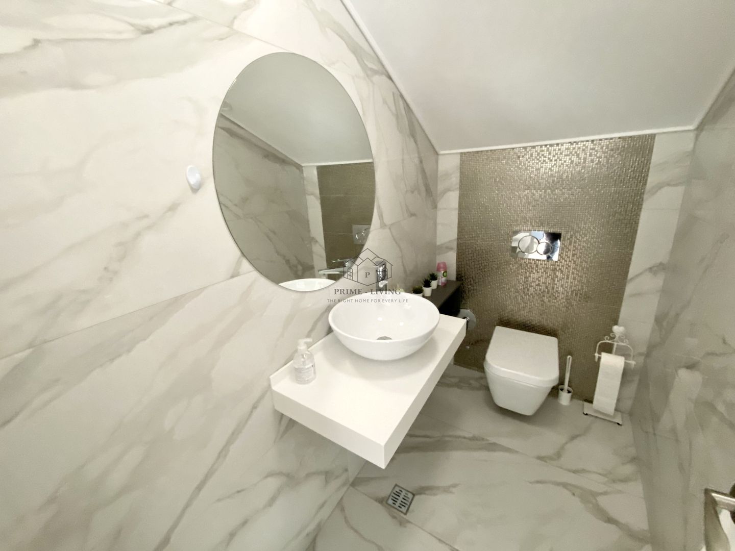 VILA SPATIOASA CU 5 CAMERE LA INCHIRIERE IN COMPLEX REZIDENTIAL - Poză 15