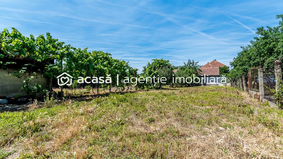 Casă cu teren 1018 mp și 2 fronturi stradale- Bujac - Poză 4