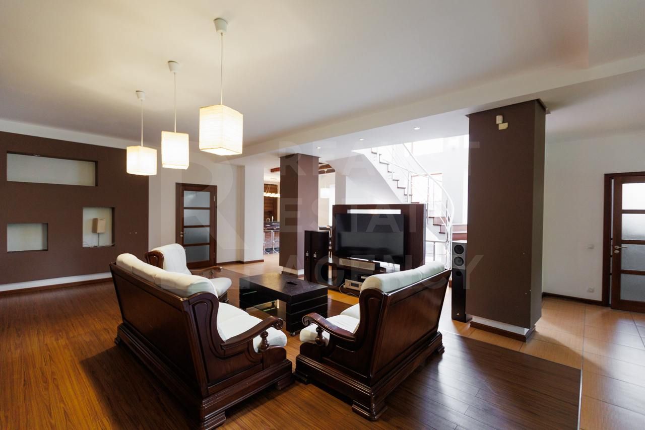 Chirie, casă/vilă, 6 camere, situată in inima capitalei - Poză 8