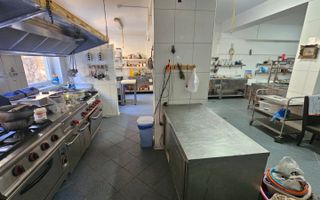 Complex turistic complet funcțional | Piscină, restaurant, 1.800 m - Poză 22