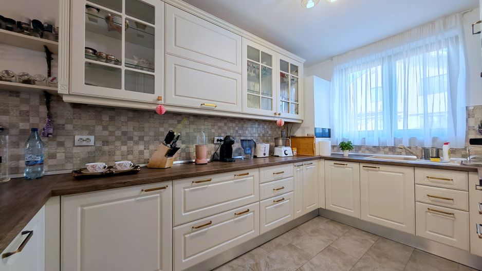 Prima inchiriere, vila cocheta, cu accente exotice - Poză 5