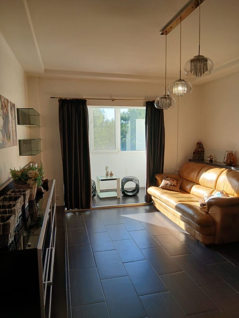 Apartament 3 camere de vanzare Gorjului - Poză 1