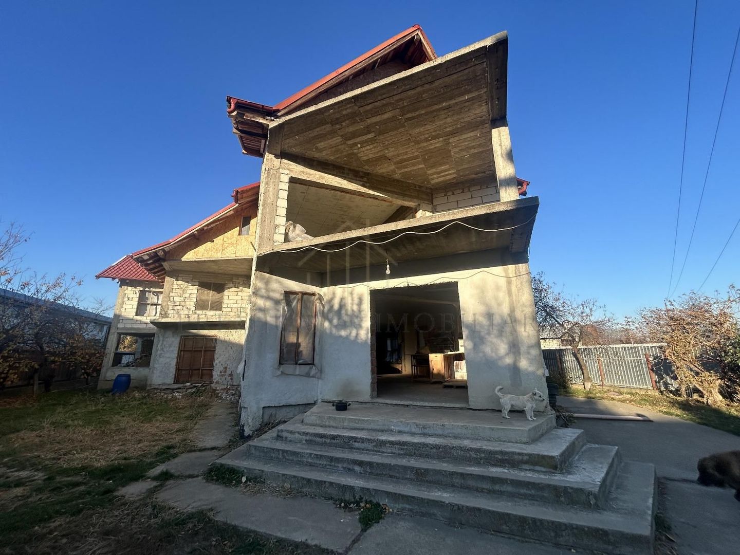 Proprietate multifuncțională cu potențial pentru investiții - Poză 2