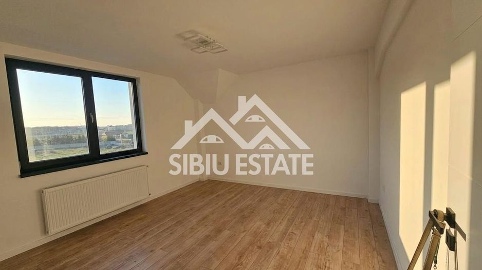 Apartament 3 camere, 2 bai LA CHEIE - Poză 2