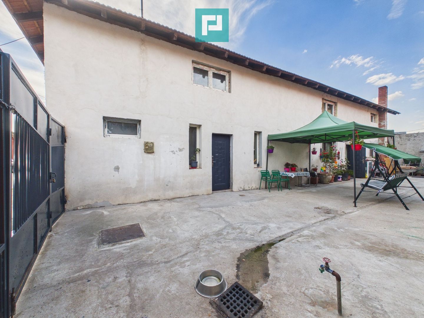 Casă P+E cu două apartamente, zona Drăgășani - Poză 18