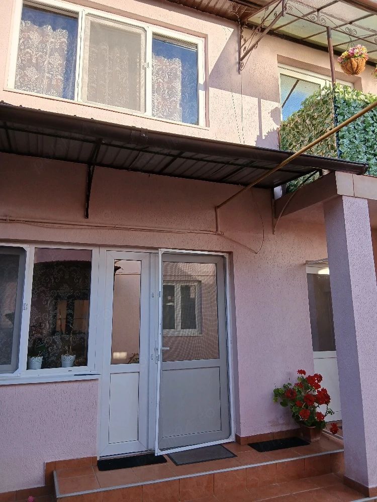 🏡 CASĂ SPAȚIOASĂ CU 5 CAMERE, CURTE ȘI TEREN - Poză 4