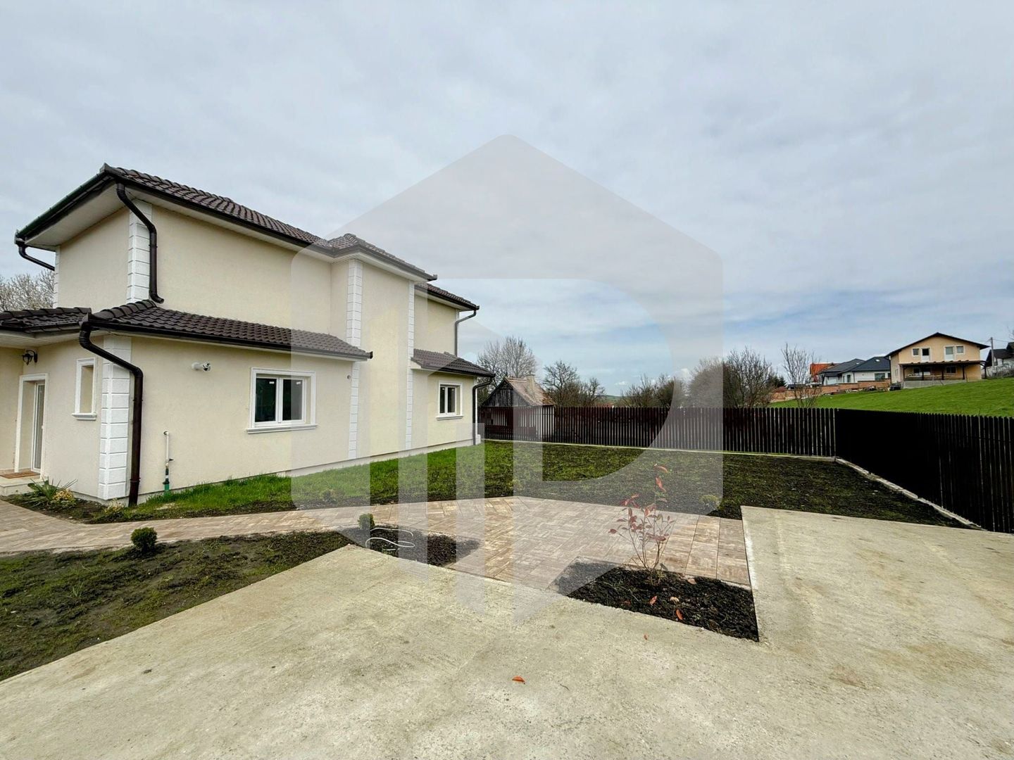 Casa superba 3 dormitoare 500 teren zona Tocile - Poză 7