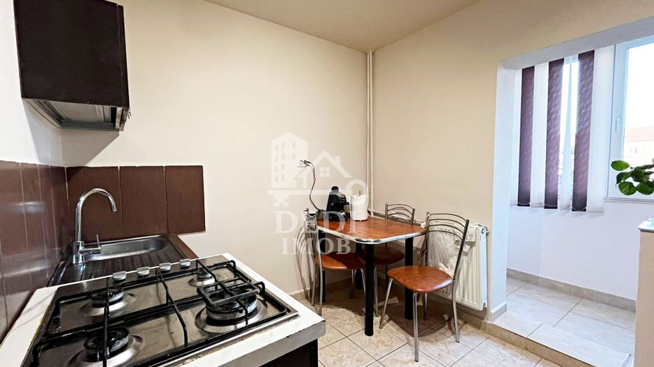 Apartament cu 3 camere de vanzare in zona Rogerius, Oradea - Poză 12