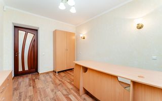 Se oferă spre închiriere casă în centrul orașului, ideală pentru birouri, clinică sau centru educați - Poză 12