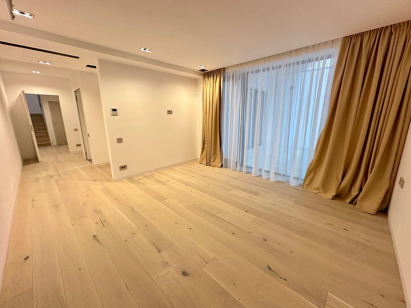 Apartament cu 3 camere tip duplex, zona Aviatorilor -  Charles de Gaulle - Poză 2