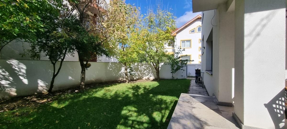 Casă spectaculoasă – 314 mp utili, cramă, terase, 7 camere, teren 432 mp - Poză 3