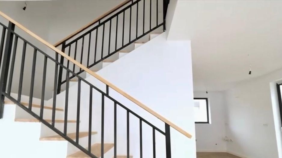 Vila noua 4 camere - zona de Nord - Poză 2