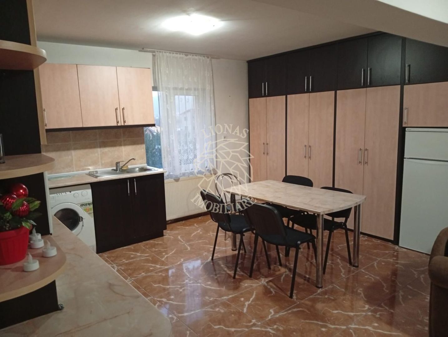 Apartament 4 camere 116 mp total-etaj 3-parcare-Calea Moldovei - Poză 4