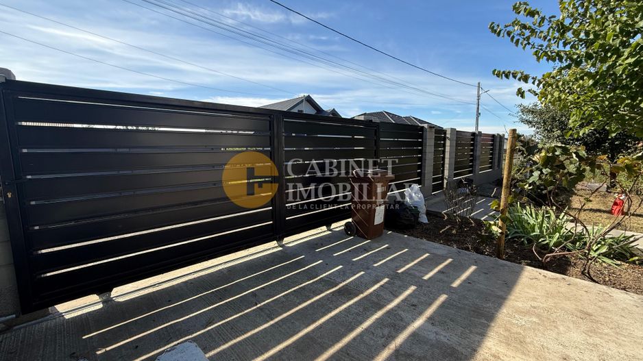 Aroneanu - Casa la asfalt - 420mp teren - 3 camere - Canalizare - Poză 3