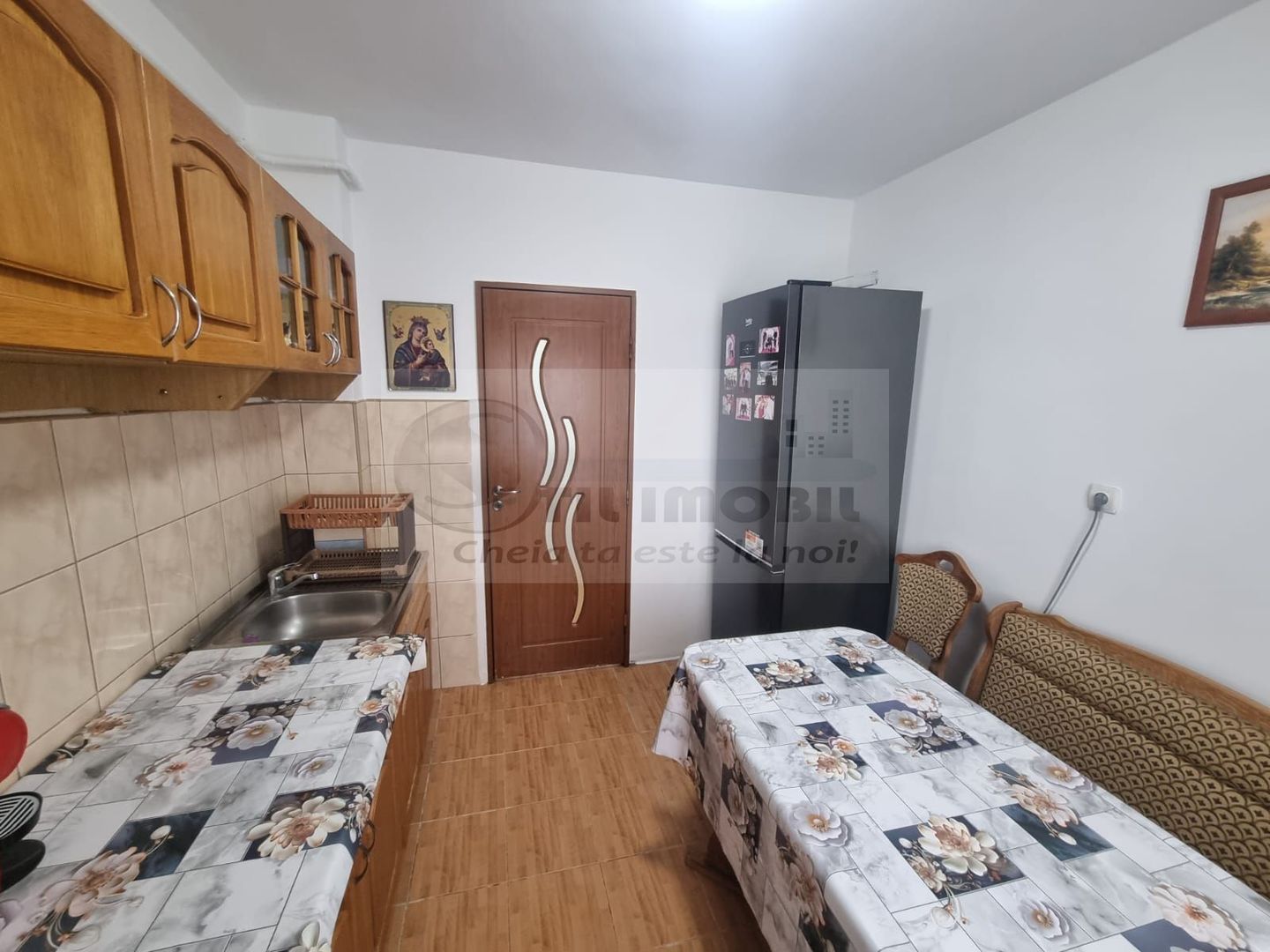 Ap. 3 camere decomandat, etaj intermediar, renovat si mobilat ! - Poză 2