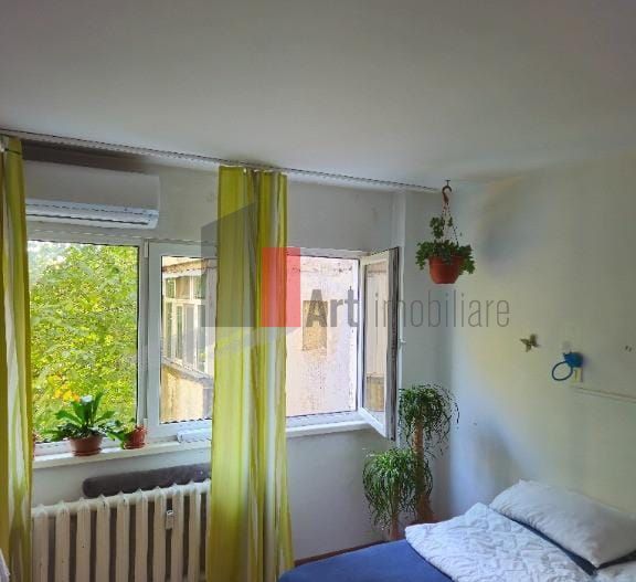 Vânzare apartament 3 camere Bd. Obregia - Poză 2