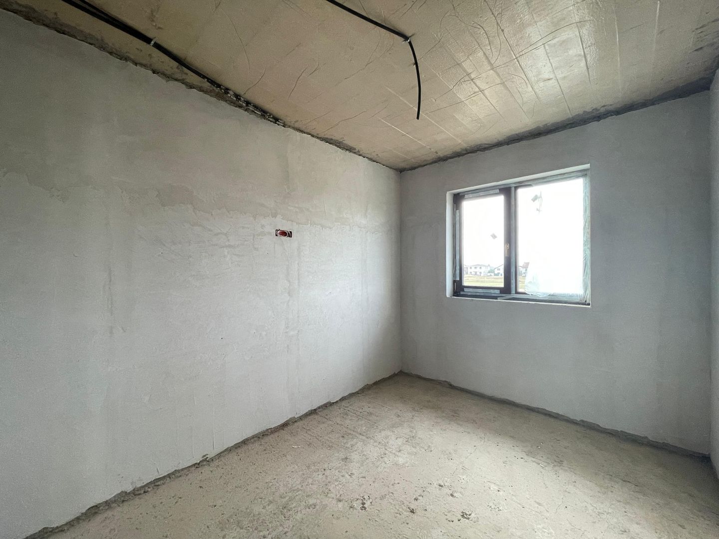 Duplex separat prin garaj si superpozitie - Poză 8