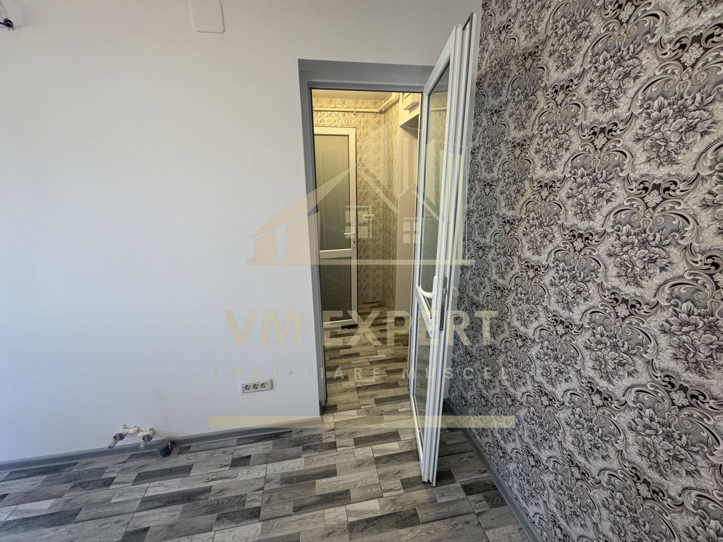 SPAȚU COMERCIAL 34 MP CAMPULUNG VIZAVI DE CENTRU MEDICAL CLUBUL SANATĂȚII - Poză 7