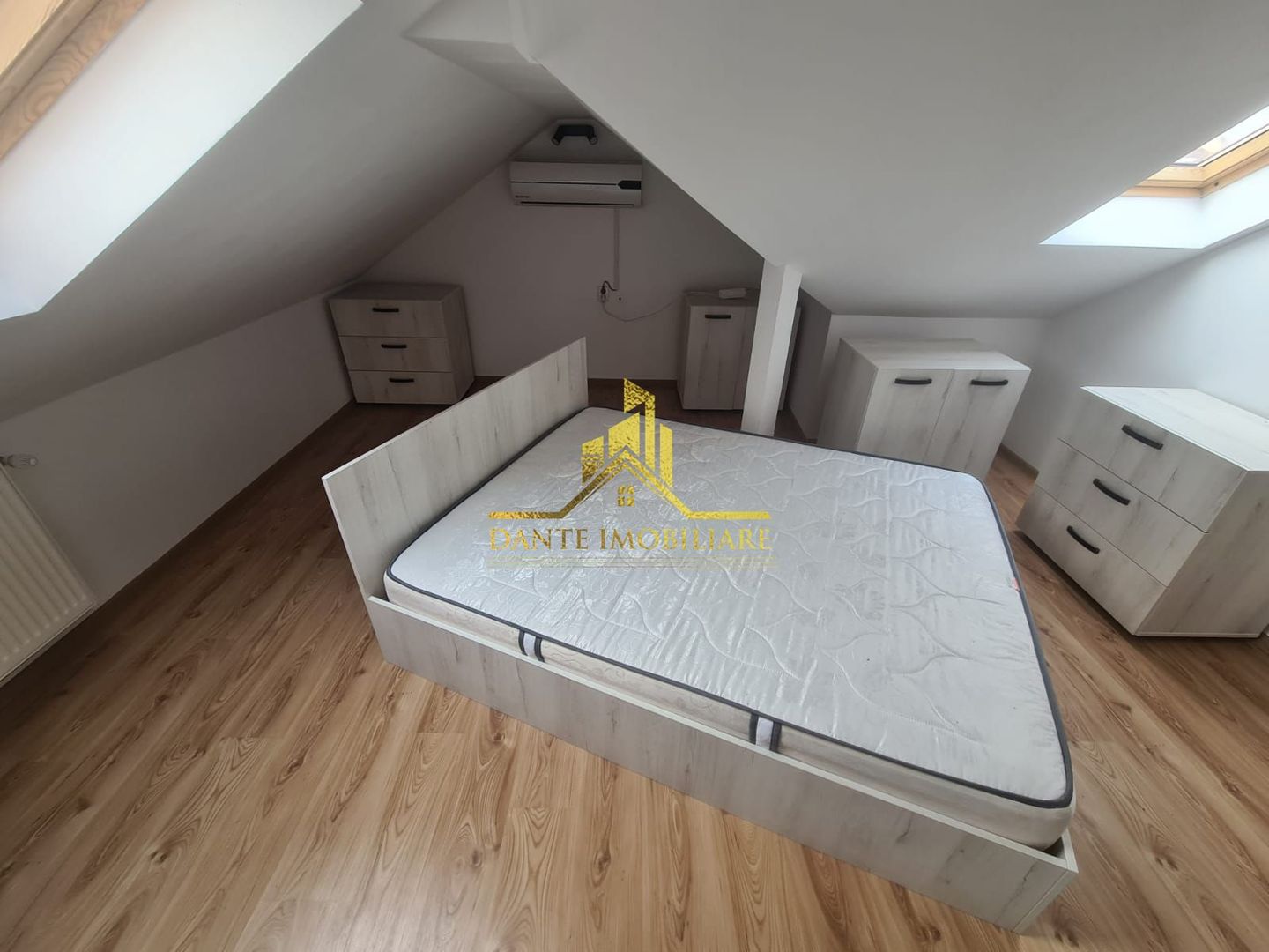 Casa individuala, mobilat modern, zona Grigorescu, curte, parcare - Poză 14