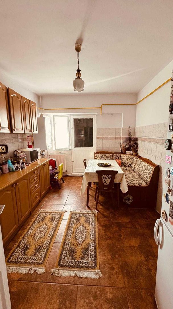 Apartament cu 3 camere, etaj 2, zona TRAIAN; - Poză 1