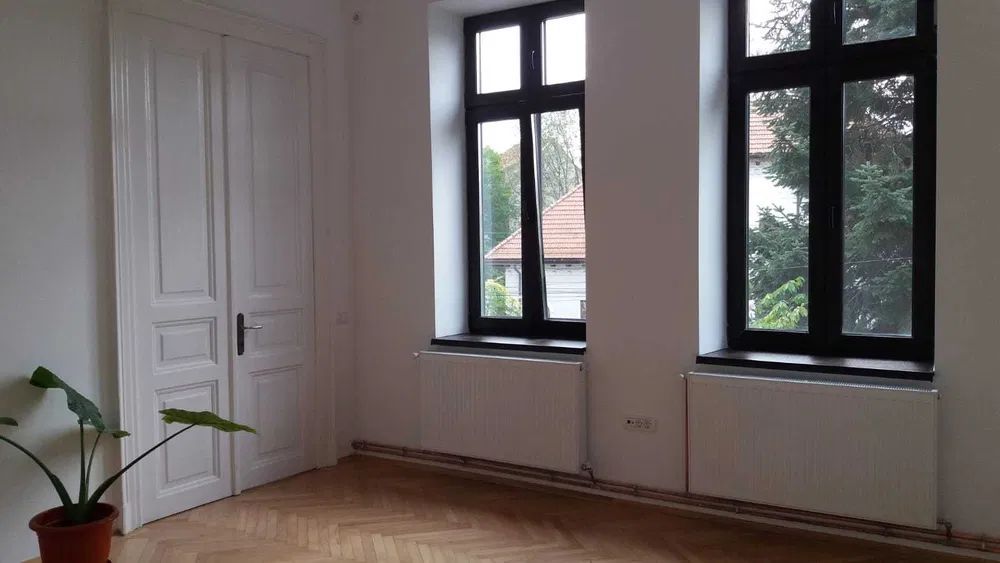 Inchiriere apartament 3 camere renovat zona Unirii - Poză 2