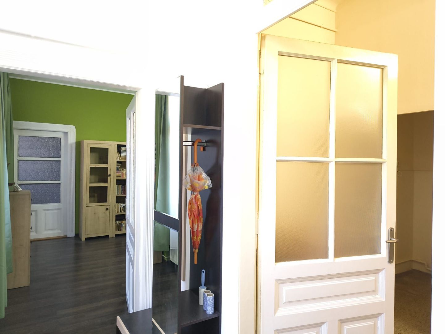 Apartament central, 2 camere, centrala gaz. 390 E/lună. Comision 0 - Poză 4
