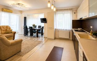 Apartament cu 3 camere, etajul 1, zona Florilor, Floresti
