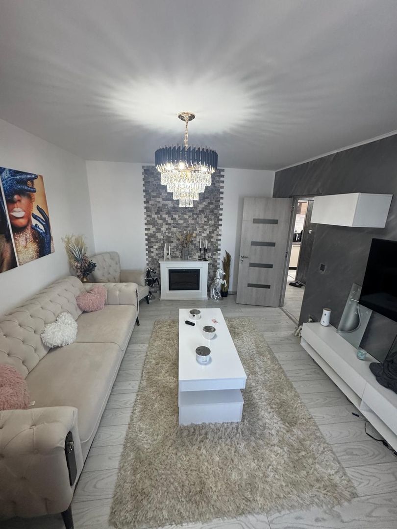 Apartament 3 camere de vânzare – Tineretului, bloc turn - Poză 2