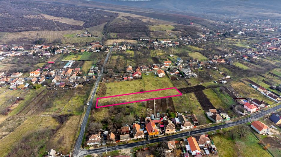 VANDUT! Teren generos în Ghioroc Suprafață 2400 mp. - Poză 4